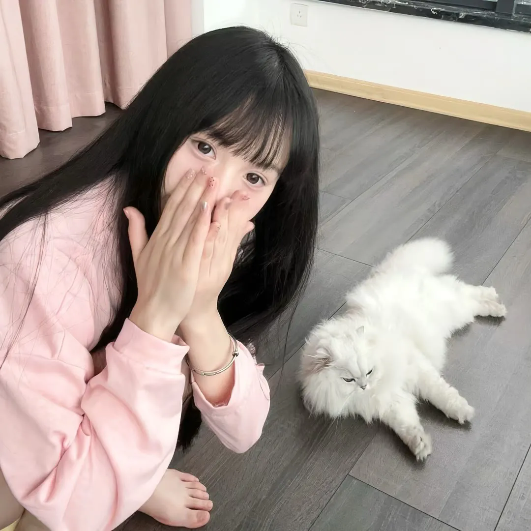 谁说反派不能做男主$穿越成反派，三个女主倒追我